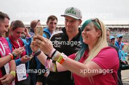 Nico Hulkenberg (GER) Sahara Force India F1 with fans. 07.07.2016. Formula 1 World Championship, Rd 10, British Grand Prix, Silverstone, England, Preparation Day.