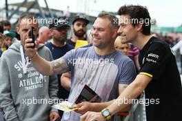 Jolyon Palmer (GBR) Renault Sport F1 Team with fans. 07.07.2016. Formula 1 World Championship, Rd 10, British Grand Prix, Silverstone, England, Preparation Day.