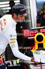 Daniel Ricciardo (AUS) Red Bull Racing with a bowl of sweets. 30.07.2016. Formula 1 World Championship, Rd 12, German Grand Prix, Hockenheim, Germany, Qualifying Day.