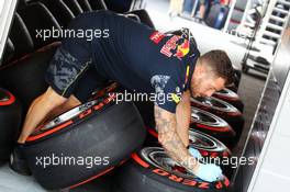 Red Bull Racing mechanic with Pirelli tyres. 28.07.2016. Formula 1 World Championship, Rd 12, German Grand Prix, Hockenheim, Germany, Preparation Day.