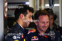 (L to R): Daniel Ricciardo (AUS) Red Bull Racing with Christian Horner (GBR) Red Bull Racing Team Principal. 22.07.2016. Formula 1 World Championship, Rd 11, Hungarian Grand Prix, Budapest, Hungary, Practice Day.