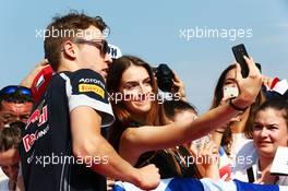 Daniil Kvyat (RUS) Scuderia Toro Rosso with fans. 23.07.2016. Formula 1 World Championship, Rd 11, Hungarian Grand Prix, Budapest, Hungary, Qualifying Day.