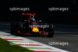 Daniel Ricciardo (AUS) Red Bull Racing RB12. 02.09.2016. Formula 1 World Championship, Rd 14, Italian Grand Prix, Monza, Italy, Practice Day.