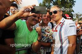 Valtteri Bottas (FIN) Williams with fans. 02.09.2016. Formula 1 World Championship, Rd 14, Italian Grand Prix, Monza, Italy, Practice Day.