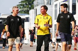 (L to R): Kevin Magnussen (DEN) Renault Sport F1 Team with Alan Permane (GBR) Renault Sport F1 Team Trackside Operations Director and Jolyon Palmer (GBR) Renault Sport F1 Team. 02.09.2016. Formula 1 World Championship, Rd 14, Italian Grand Prix, Monza, Italy, Practice Day.