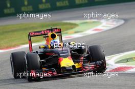 Daniel Ricciardo (AUS) Red Bull Racing RB12. 02.09.2016. Formula 1 World Championship, Rd 14, Italian Grand Prix, Monza, Italy, Practice Day.