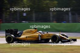 Kevin Magnussen (DEN) Renault Sport F1 Team RS16. 02.09.2016. Formula 1 World Championship, Rd 14, Italian Grand Prix, Monza, Italy, Practice Day.