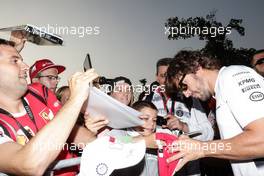 Fernando Alonso (ESP) McLaren signs autographs for the fans. 02.09.2016. Formula 1 World Championship, Rd 14, Italian Grand Prix, Monza, Italy, Practice Day.