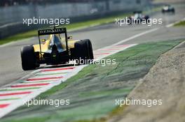 Jolyon Palmer (GBR) Renault Sport F1 Team RS16. 02.09.2016. Formula 1 World Championship, Rd 14, Italian Grand Prix, Monza, Italy, Practice Day.