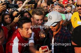 Lewis Hamilton (GBR) Mercedes AMG F1 with fans. 02.09.2016. Formula 1 World Championship, Rd 14, Italian Grand Prix, Monza, Italy, Practice Day.