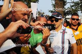 Felipe Massa (BRA) Williams with fans. 02.09.2016. Formula 1 World Championship, Rd 14, Italian Grand Prix, Monza, Italy, Practice Day.