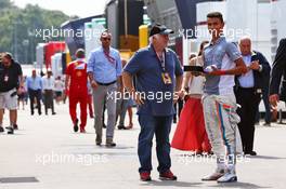 Pascal Wehrlein (GER) Manor Racing with Norbert Vettel (GER), father of Sebastian Vettel (GER) Ferrari. 02.09.2016. Formula 1 World Championship, Rd 14, Italian Grand Prix, Monza, Italy, Practice Day.