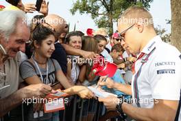 Valtteri Bottas (FIN) Williams signs autographs for the fans. 02.09.2016. Formula 1 World Championship, Rd 14, Italian Grand Prix, Monza, Italy, Practice Day.