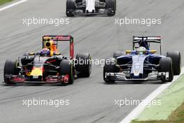 Max Verstappen (NLD) Red Bull Racing RB12 and Marcus Ericsson (SWE) Sauber C35 battle for position. 04.09.2016. Formula 1 World Championship, Rd 14, Italian Grand Prix, Monza, Italy, Race Day.