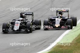 Fernando Alonso (ESP) McLaren MP4-31 and Carlos Sainz Jr (ESP) Scuderia Toro Rosso STR11 battle for position. 04.09.2016. Formula 1 World Championship, Rd 14, Italian Grand Prix, Monza, Italy, Race Day.