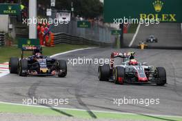 Esteban Gutierrez (MEX) Haas F1 Team VF-16 and Daniil Kvyat (RUS) Scuderia Toro Rosso STR11. 04.09.2016. Formula 1 World Championship, Rd 14, Italian Grand Prix, Monza, Italy, Race Day.
