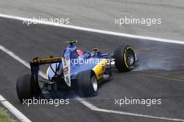 Felipe Nasr (BRA) Sauber C35 after a collision with Jolyon Palmer (GBR) Renault Sport F1 Team RS16. 04.09.2016. Formula 1 World Championship, Rd 14, Italian Grand Prix, Monza, Italy, Race Day.
