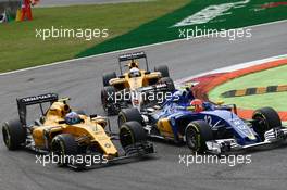 Jolyon Palmer (GBR) Renault Sport F1 Team RS16 and Felipe Nasr (BRA) Sauber C35. 04.09.2016. Formula 1 World Championship, Rd 14, Italian Grand Prix, Monza, Italy, Race Day.
