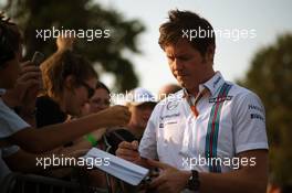 Rob Smedley (GBR) Williams Head of Vehicle Performance signs autographs for the fans. 03.09.2016. Formula 1 World Championship, Rd 14, Italian Grand Prix, Monza, Italy, Qualifying Day.