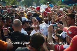 Fernando Alonso (ESP) McLaren with fans. 03.09.2016. Formula 1 World Championship, Rd 14, Italian Grand Prix, Monza, Italy, Qualifying Day.