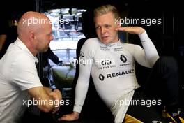 Kevin Magnussen (DEN) Renault Sport F1 Team with his father Jan Magnussen (DEN). 03.09.2016. Formula 1 World Championship, Rd 14, Italian Grand Prix, Monza, Italy, Qualifying Day.