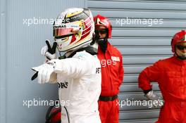 Lewis Hamilton (GBR) Mercedes AMG F1 celebrates his pole position in parc ferme. 03.09.2016. Formula 1 World Championship, Rd 14, Italian Grand Prix, Monza, Italy, Qualifying Day.