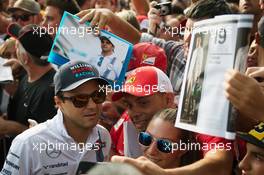 Felipe Massa (BRA) Williams with fans. 03.09.2016. Formula 1 World Championship, Rd 14, Italian Grand Prix, Monza, Italy, Qualifying Day.