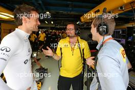 Jolyon Palmer (GBR) Renault Sport F1 Team (Left) with Julien Simon-Chautemps (FRA) Renault Sport F1 Team Race Engineer (Centre). 03.09.2016. Formula 1 World Championship, Rd 14, Italian Grand Prix, Monza, Italy, Qualifying Day.
