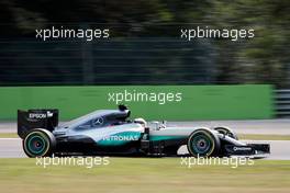 Lewis Hamilton (GBR) Mercedes AMG F1 W07 Hybrid. 03.09.2016. Formula 1 World Championship, Rd 14, Italian Grand Prix, Monza, Italy, Qualifying Day.