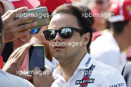 Felipe Massa (BRA) Williams with fans. 01.09.2016. Formula 1 World Championship, Rd 14, Italian Grand Prix, Monza, Italy, Preparation Day.