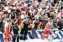 Nico Hulkenberg (GER) Sahara Force India F1 signs autographs for the fans. 01.09.2016. Formula 1 World Championship, Rd 14, Italian Grand Prix, Monza, Italy, Preparation Day.