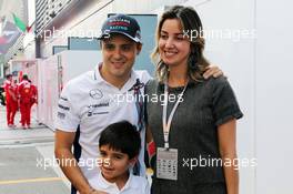 Felipe Massa (BRA) Williams with his wife Rafaela Bassi (BRA) and son Felipinho Massa (BRA). 01.09.2016. Formula 1 World Championship, Rd 14, Italian Grand Prix, Monza, Italy, Preparation Day.