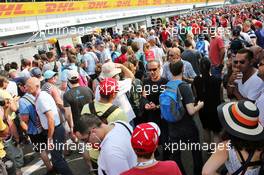 Fans in the pit lane. 01.09.2016. Formula 1 World Championship, Rd 14, Italian Grand Prix, Monza, Italy, Preparation Day.