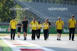 Jolyon Palmer (GBR) Renault Sport F1 Team walks the circuit with the team. 01.09.2016. Formula 1 World Championship, Rd 14, Italian Grand Prix, Monza, Italy, Preparation Day.