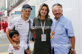 Felipe Massa (BRA) Williams with his wife Rafaela Bassi (BRA) and son Felipinho Massa (BRA). 01.09.2016. Formula 1 World Championship, Rd 14, Italian Grand Prix, Monza, Italy, Preparation Day.
