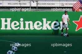 Heineken charity football game, Jolyon Palmer (GBR), Renault Sport F1 Team  01.09.2016. Formula 1 World Championship, Rd 14, Italian Grand Prix, Monza, Italy, Preparation Day.