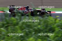 Daniil Kvyat (RUS) Scuderia Toro Rosso STR11. 07.10.2016. Formula 1 World Championship, Rd 17, Japanese Grand Prix, Suzuka, Japan, Practice Day.