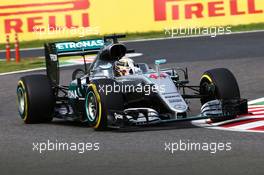 Lewis Hamilton (GBR) Mercedes AMG F1 W07 Hybrid. 07.10.2016. Formula 1 World Championship, Rd 17, Japanese Grand Prix, Suzuka, Japan, Practice Day.