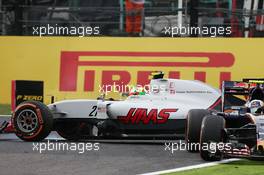 Esteban Gutierrez (MEX) Haas F1 Team VF-16 spins. 09.10.2016. Formula 1 World Championship, Rd 17, Japanese Grand Prix, Suzuka, Japan, Race Day.