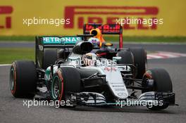 Lewis Hamilton (GBR) Mercedes AMG F1 W07 Hybrid. 09.10.2016. Formula 1 World Championship, Rd 17, Japanese Grand Prix, Suzuka, Japan, Race Day.