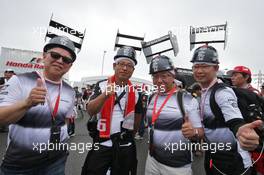 McLaren fans. 08.10.2016. Formula 1 World Championship, Rd 17, Japanese Grand Prix, Suzuka, Japan, Qualifying Day.