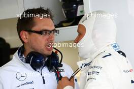 (L to R): Jonathan Eddolls (GBR) Williams Race Engineer with Valtteri Bottas (FIN) Williams. 08.10.2016. Formula 1 World Championship, Rd 17, Japanese Grand Prix, Suzuka, Japan, Qualifying Day.