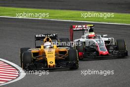 Kevin Magnussen (DEN) Renault Sport F1 Team RS16 and Esteban Gutierrez (MEX) Haas F1 Team VF-16. 08.10.2016. Formula 1 World Championship, Rd 17, Japanese Grand Prix, Suzuka, Japan, Qualifying Day.