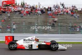 Stoffel Vandoorne (BEL), third driver, McLaren F1 Team drives the 1989 McLaren MP4/5 of Alain Prost (FRA) 09.10.2016. Formula 1 World Championship, Rd 17, Japanese Grand Prix, Suzuka, Japan, Race Day.