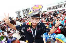 A Daniel Ricciardo (AUS) Red Bull Racing fan. 09.10.2016. Formula 1 World Championship, Rd 17, Japanese Grand Prix, Suzuka, Japan, Race Day.
