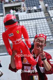 A Ferrari fan. 06.10.2016. Formula 1 World Championship, Rd 17, Japanese Grand Prix, Suzuka, Japan, Preparation Day.