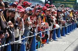 Fans in the pit lane. 06.10.2016. Formula 1 World Championship, Rd 17, Japanese Grand Prix, Suzuka, Japan, Preparation Day.