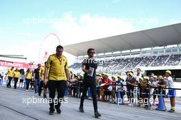 Jolyon Palmer (GBR) Renault Sport F1 Team walks the circuit walks the circuit with the team Julien Simon-Chautemps (FRA) Renault Sport F1 Team Race Engineer. 06.10.2016. Formula 1 World Championship, Rd 17, Japanese Grand Prix, Suzuka, Japan, Preparation Day.
