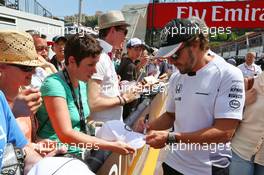 Fernando Alonso (ESP) McLaren signs autographs for the fans. 27.05.2016. Formula 1 World Championship, Rd 6, Monaco Grand Prix, Monte Carlo, Monaco, Friday.