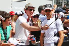 Jenson Button (GBR) McLaren with fans. 27.05.2016. Formula 1 World Championship, Rd 6, Monaco Grand Prix, Monte Carlo, Monaco, Friday.